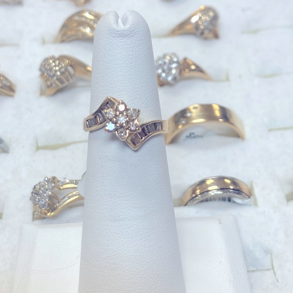 387542 10k yellow gold Diamond Ring